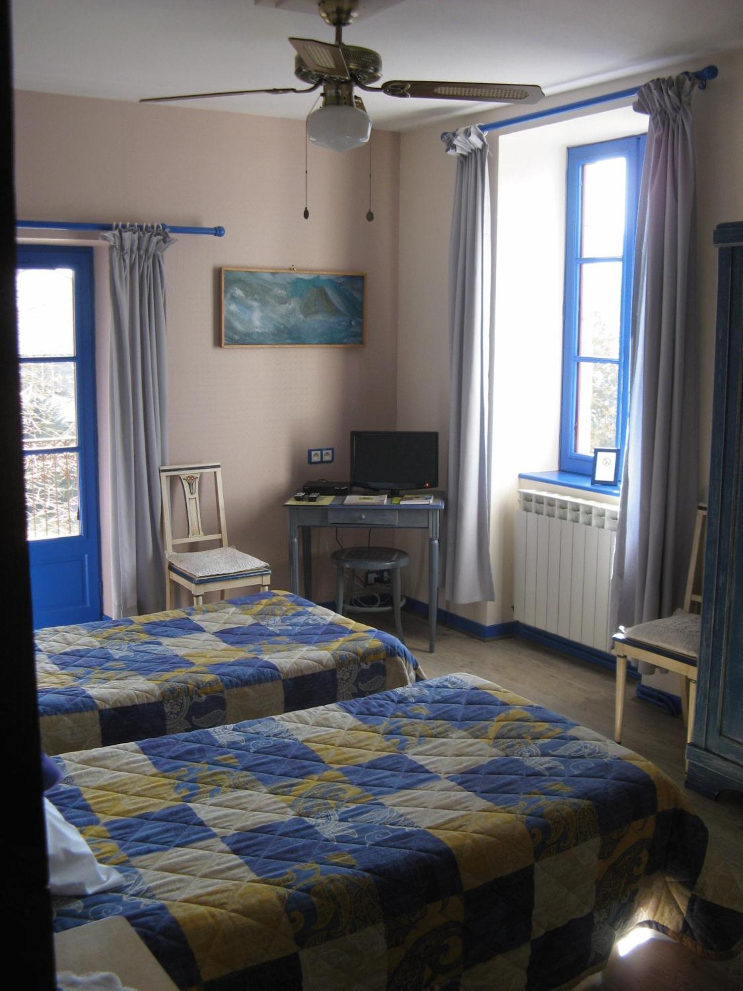 Logis Auberge de Forgès Forges  Buitenkant foto