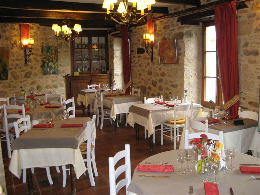 Logis Auberge de Forgès Forges  Buitenkant foto
