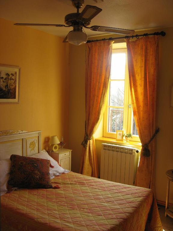 Logis Auberge de Forgès Forges  Kamer foto