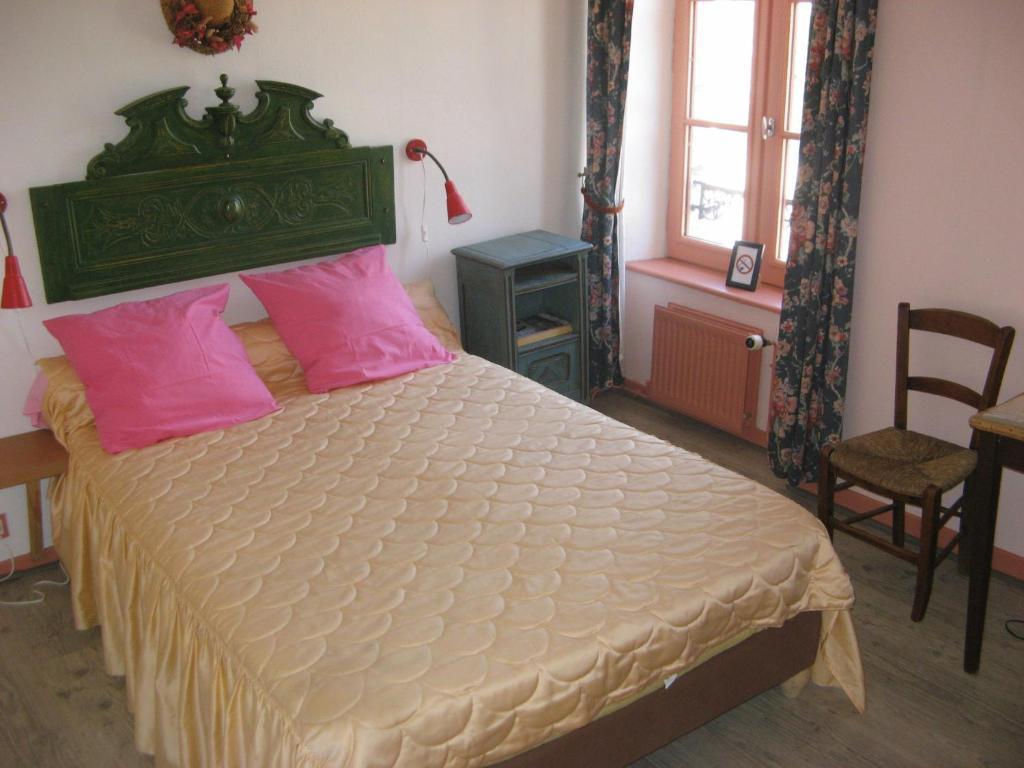 Logis Auberge de Forgès Forges  Kamer foto